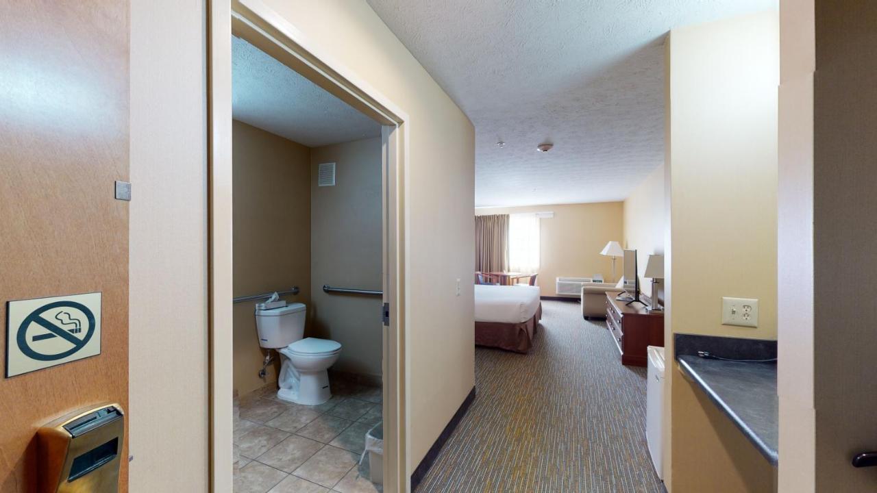 Ramada By Wyndham Strasburg - Shenandoah Valley Zewnętrze zdjęcie