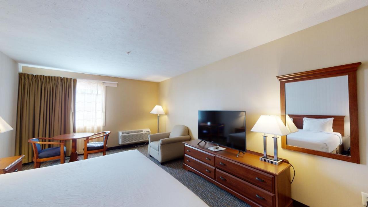 Ramada By Wyndham Strasburg - Shenandoah Valley Zewnętrze zdjęcie