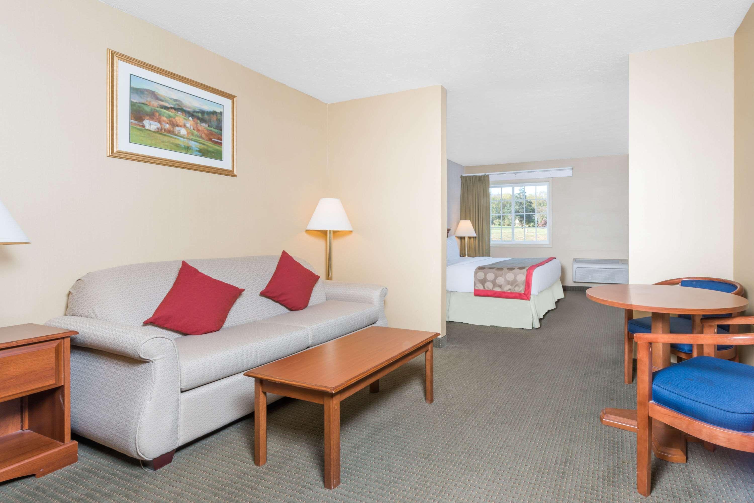 Ramada By Wyndham Strasburg - Shenandoah Valley Zewnętrze zdjęcie