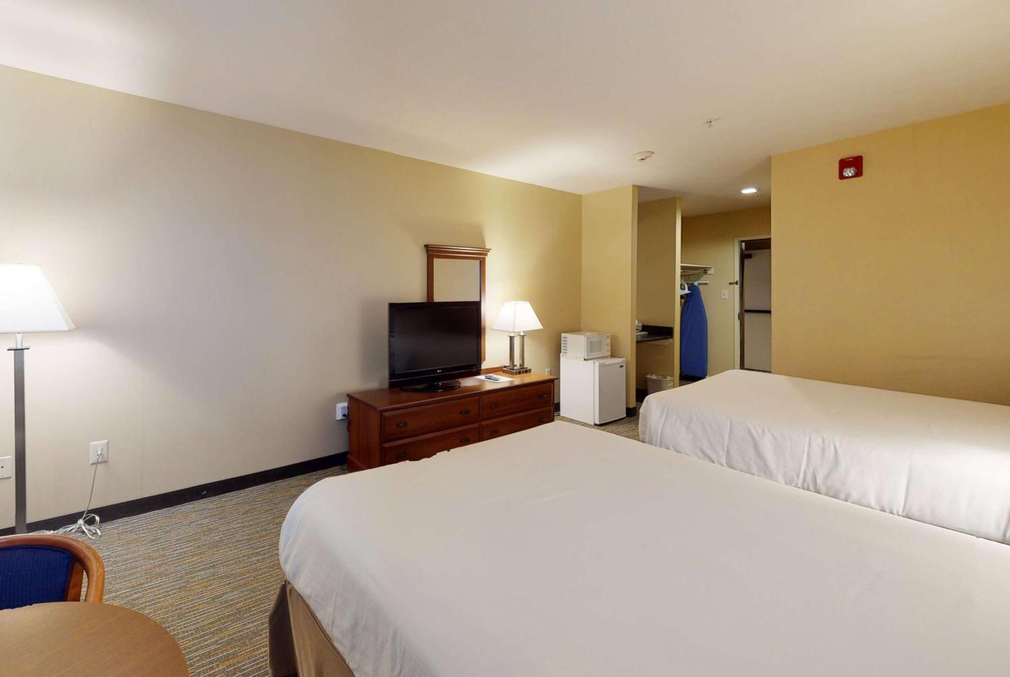 Ramada By Wyndham Strasburg - Shenandoah Valley Zewnętrze zdjęcie